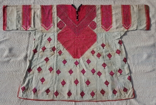 Woman's Embroidered Kurta(Shirt),From Swat Valley of Pakistan.The Natural cotton field with Floss-Silk embroidery(DSC0092556 New).                   