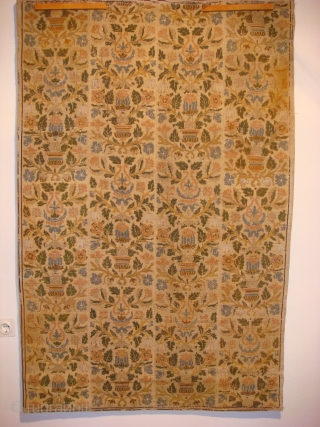 19th century Spanish Needlepoint carpet. Silk and wool. Size 150 x 90 cm                    