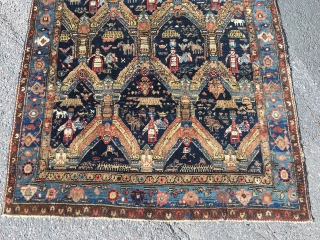 Bidjar area rug, 180x134 cm, made between 1915-1930. It’s in a nice used condition with good pile and as it looks only organic colours. Sides need to be fixed if it should  ...