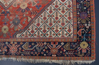 Antique Khamse rug, dated 1291 about 1870.
Wery nice border.
The rug is paperthin, a fine and beautiful study piece.
The price reflects its condition.
The rug is washed.        