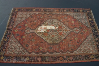 Antique Khamse rug, dated 1291 about 1870.
Wery nice border.
The rug is paperthin, a fine and beautiful study piece.
The price reflects its condition.
The rug is washed.        