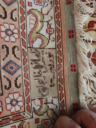 Gréât antique silk on silk and métal thread roomsize rug.
Signed. No repairs. Gréât condition. No fades colors, signed.
Size is 290x190cm             