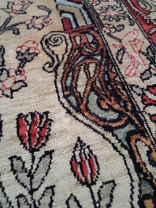 Antique great and magnetic hereke silk and metal thread.
160cmx105
Great state                       