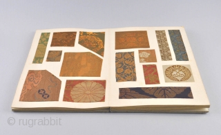 A Japanese album with a collection of Japanese brocade fragments. Fifty examples pasted on five pages.  The album mid 20th century, the textiles 18th-19th century.
Size 26x18 cm. Very good conditions.  