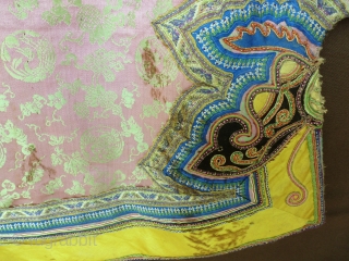 A short Informal robe of China in rose silk with yellow imperial.
Price upon request
                   
