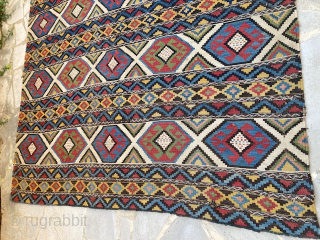 Kilim Chirvan good condition 252 X 183
Contact via WhatsApp : +33 (0) 614362146