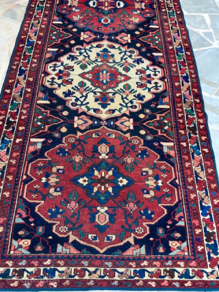 Runner Baktiar 370 x 113 circa 1950
Contact via WhatsApp : +33 (0) 614362146