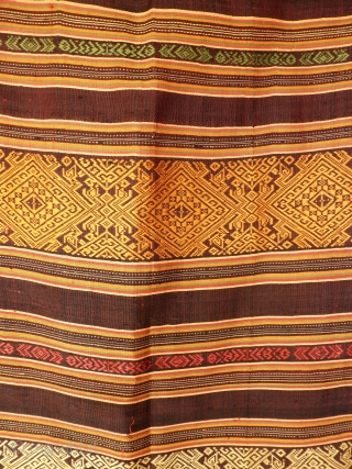 Antique Indonesian silk textile, vegetable color,  156 x 40
Price 130€ shipping included
                    