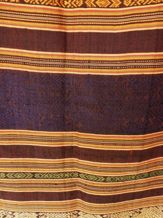 Antique Indonesian silk textile, vegetable color,  156 x 40
Price 130€ shipping included
                    