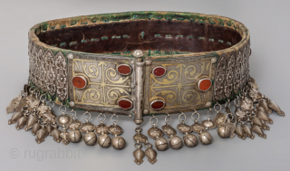   Antique turkoman belt on original leather with gilt silver and carnelian. 
info@singkiang.com for more info and price              