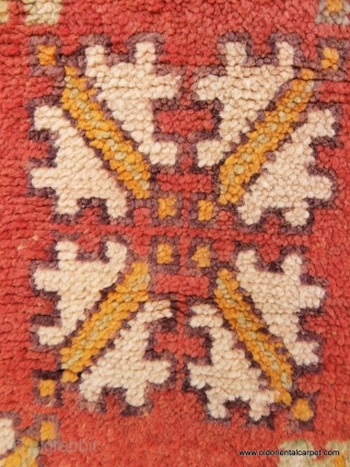 MOROCCAN BERBER HIGH ATLAS RUG. The region known as Djebel Siroua lies between the High and Anti Atlas mountains and it is from here that this old rug originates. There is a  ...