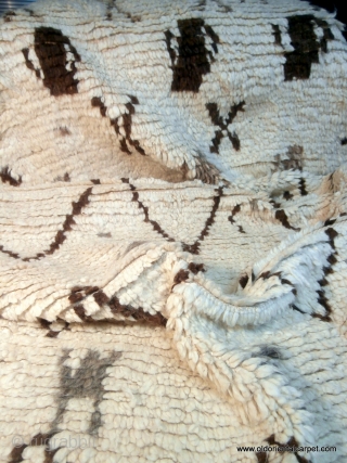 MOROCCAN HIGH ATLAS BERBER RUG in which the weaver has portrayed family possessions and the landscape. There are 4 people, who together have 8 coffee pots and 4 camels. The rest of  ...