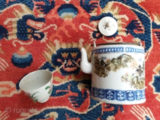 Old (antique?) Chinese single cup picnic tea set with carrying basket, tea pot with landscape decoration and inscriptions, no marks, complete, genuine. Age: unknown. Condition: as found, needs cleaning. Price: cheap. Good  ...