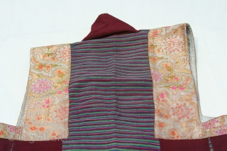 Tibetan Textile. B79 
Woollen Tibetan Chuba
length from shoulder 121cm

Sleeveless Chuba (Tibetan dress) from Tsang, South-West Tibet
early-mid 20th Century               