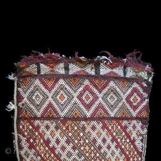 Semi-antique moroccan Amazigh (berber) woven kilim tent cushion

Beautiful example which has detailed handwoven tribal designs on BOTH sides of the cushion. 

Colours: White, black, burgundy, orange, green and brown.
Material: Wool and cotton
Size:  ...