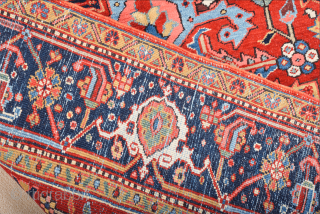 1900s Persian happy colors small Heriz Rug Size 145 x 195 cm It's in perfect condition
                 