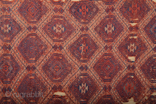 This red-ground Yüncü kilim featuring a deep blue field design of three geometric, stylised trees and a narrow border echoing the shapes of the trees is a visual masterpiece. The reduction to  ...