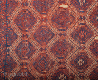 This red-ground Yüncü kilim featuring a deep blue field design of three geometric, stylised trees and a narrow border echoing the shapes of the trees is a visual masterpiece. The reduction to  ...