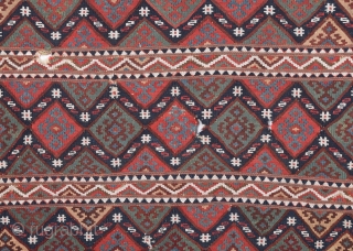 Mid 19th Century East Anatolian Kilim Bag size 90x90 cm                       