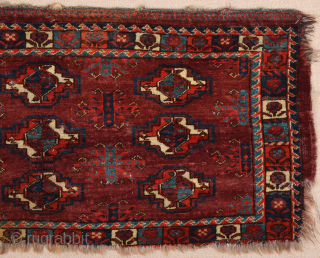 This brown-ground nine-gül Yomut Torba has strikingly large secondary motifs and the main border of small plants.Lovely Border.Early 19th Century Size 45 x 100 cm        