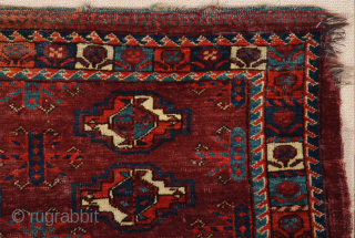 This brown-ground nine-gül Yomut Torba has strikingly large secondary motifs and the main border of small plants.Lovely Border.Early 19th Century Size 45 x 100 cm        