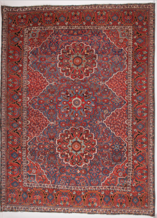 Late 19th Century Persian Shiraz Carpet size 225 x 305 cm                      