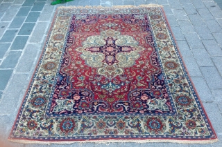 Persian Ispahan Rug size 143x215 cm in good condition                        