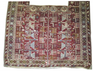 


Shirvan horse cover Caucasian circa 1905 antique. Collector's item, Size: 141 x 134 (cm) 4' 7" x 4' 5"  carpet ID: H-295
The horse cover is hand knotted, the knots are hand  ...