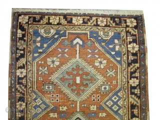	

Serapi Heriz Persian circa 1900 antique.  Size: 170 x 95 (cm) 5' 7" x 3' 1"  carpet ID: K-2556 
Vegetable dyes, certain places the pile is slightly short, the black  ...