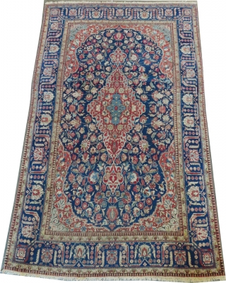 
Mohtashem Kashan Persian, knotted circa 1910 antique, collectors item, 132 x 207 cm, ID: K-2598a
In its original shape, the background is uniformly short, very finely knotted.       