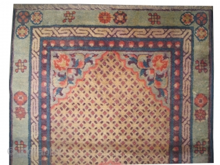 
Chinese rug antique. Collector's item. Size: 122 x 72 (cm) 4'  x 2' 4"  carpet ID: K-2295
Thick pile, good condition, the surrounded large border is pistachio green, the background color  ...