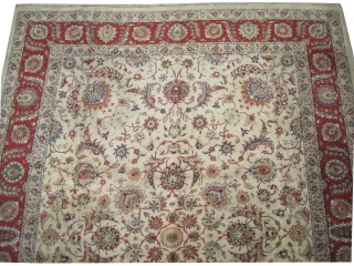 	

Tabriz Persian 20th century, semi antique. Size: 405 x 290 (cm) 13' 3" x 9' 6"  carpet ID: P-5671
All over floral design, the background color is ivory, fine knotted, high pile,  ...