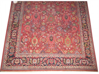 
	

Mahal Persian knotted circa in 1922 antique, 325 x 215 (cm) 10' 8" x 7' 1"  carpet ID: P-5267
The knots are hand spun wool, the black knots are oxidized, the background  ...