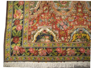 Paradoumbe Baktiar Persian circa 1920 semi antique. Size: 465 x 322 (cm) 15' 3" x 10' 7"  carpet ID: P-3610
The two edges are finished with 2cm kilim and part is knotted,  ...