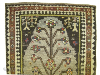 	


Gabbeh Nomad Persian circa 1915, Size: 207 x 118 (cm) 6' 9" x 3' 10" CarpetID: K-1367
The background is Knotted with camel hair, the warp and the weft threads are 100% wool,  ...