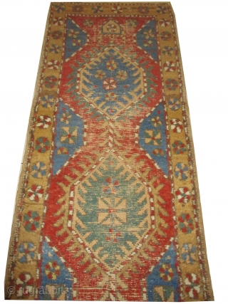 
Heriz Persian, knotted circa in 1890 antique, 72 x 242 cm, carpet ID: HM-5
The knots are hand spun wool, certain places the pile is used, geometric design, in its original shape.  
