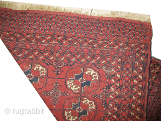 Our new website : www.madayancarpets.ch
Tekke Turkmen, knotted circa 1880 antique, collector's item, 89 x 107 cm / 2'11" x 3'6" feet, ID: MAM-13
Vegetable dyes, Bukhara design. The knots, the warp ...