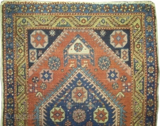 


Serapi Heriz Persian, circa 1880, antique. Collector's item, Size: 128 x 84 (cm) 4' 2" x 2' 9" carpet ID: K-4050 
 vegetable dyes, the black color is oxidized, the knots are  ...