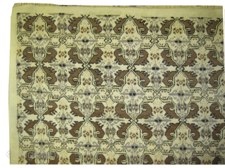 Our new website: www.madayancarpets.ch
Moroccan carpet, knotted circa 1965, 260 x 347 cm / 8'6" x 11'5" feet, ID: P-5543
The knots, the warp and the weft threads are 100% natural wool. The ...