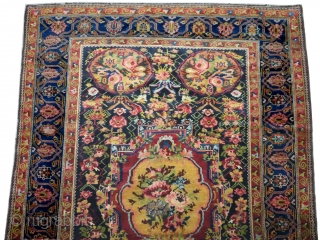
Baktiar Ermenibaf, knotted circa in 1895, antique, collectors item, 157 x 225 cm.
Single weft, the knots are hand spun lamb wool, the background is indigo, the center medallion is saffron, allover floral  ...