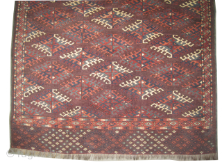 
Yemouth Dyrnak Turkmen knotted circa 1890 antique, collectors item, 140 x 228 cm, ID: K-1210
All over Turkmen Dyrnak design. Vegetable dyes, the knots are hand spun wool, the black knots are oxidized,  ...