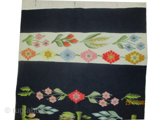 European kilim Art Deco period, 90 x 175 cm, ID: BDU-7
Very finely woven with vegetable dyes, in perfect condition, both faces are usable.