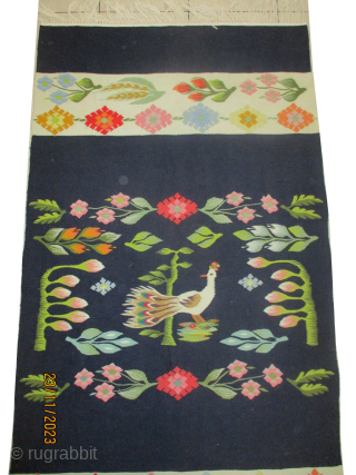 European kilim Art Deco period, 90 x 175 cm, ID: BDU-7
Very finely woven with vegetable dyes, in perfect condition, both faces are usable.