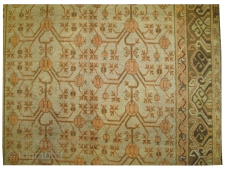 
Samarkand knotted circa 1910 antique, 163 x 312 cm, ID: P-4473
In good condition, high pile, the knots are hand spun wool, the black knots are oxidized, below edge is finished with 3cm  ...