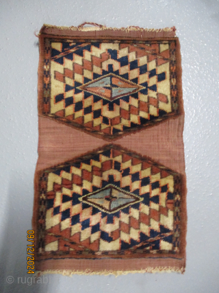 Yemouth Turkmen camel Knee, collectors item, knotted circa 1905 antique, 21 x 31 cm, ID: K-1515
The warp threads and the kelim are mixed with wool and silk. The weft threads are hand  ...