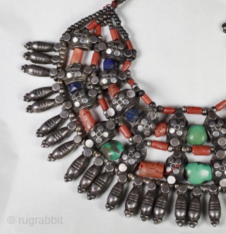 Necklace from Ladakh, Tibetan cultural area.
Silver, Lapis Lazuli, Turquoise, Coral.
First part of the 20th century.                  