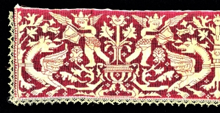 Rare and fine border of a towel with original lace edging, silk open-stitch embroidery on linen ground with mythical Classical themes, exquisitely rendered. Circa 1600. Abruzzo in Sicily. Its imagery is identical  ...