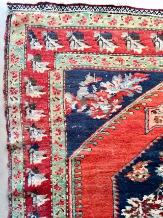 Description and origin: charming Karabagh runner, from Caucasus region.

Age: around 100 years.

Dimensions: approx. 310 cm X 130 cm.

Condition: very good, normal wear and tear (see pictures).       