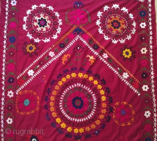 Description and origin: traditional suzani from Uzbekistan, with a design of a "mihrab". Silk on the cotton.

Dimensions: approximately 222 x 133 cm

Age: around 1940

State: very good. Some tears and wear (see photos) 