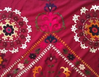 Description and origin: traditional suzani from Uzbekistan, with a design of a "mihrab". Silk on the cotton.

Dimensions: approximately 222 x 133 cm

Age: around 1940

State: very good. Some tears and wear (see photos) 